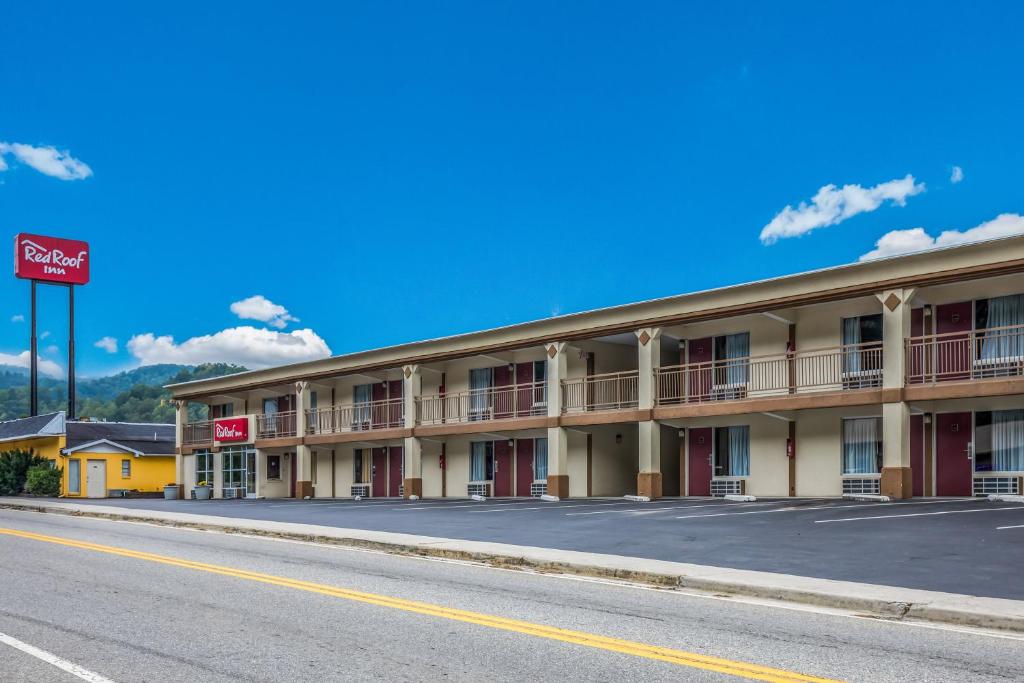 Red Roof Inn Caryville Main image 2